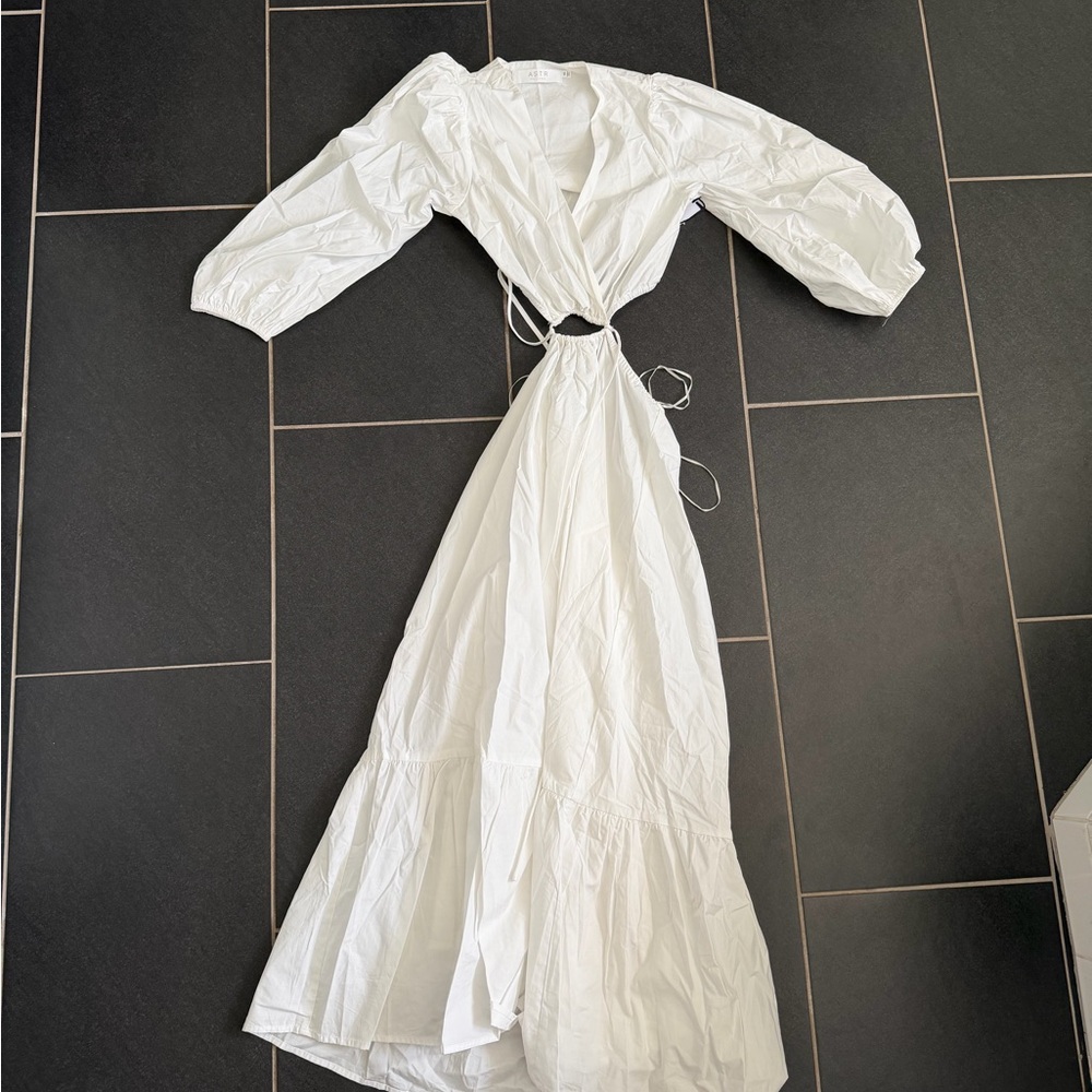 Astr White Long Sleeve Maxi Dress with cutout size xs nwt